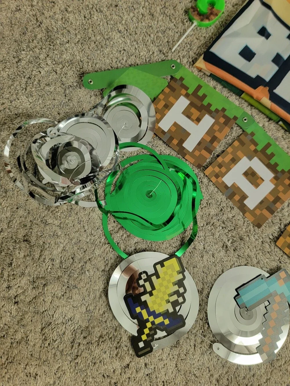 Minecraft Green Pixel Birthday Party Decorations Set